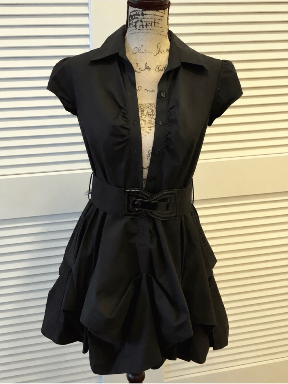 BCX women belted dress nwot size
Medium Black Short Sleeve Shirt Dress with Belt